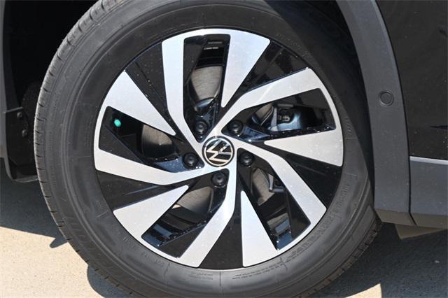 Photo of 2025 Deep Black Pearl Volkswagen Tiguan