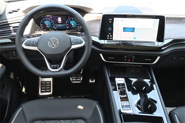 Photo of 2025 Silver Mist Metallic Volkswagen Atlas