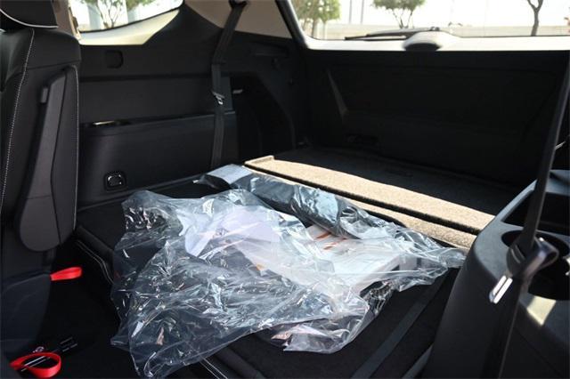 Photo of 2025 Silver Mist Metallic Volkswagen Atlas