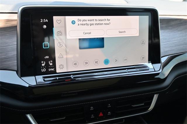 Photo of 2025 Silver Mist Metallic Volkswagen Atlas