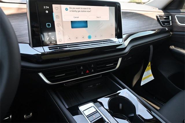 Photo of 2025 Silver Mist Metallic Volkswagen Atlas