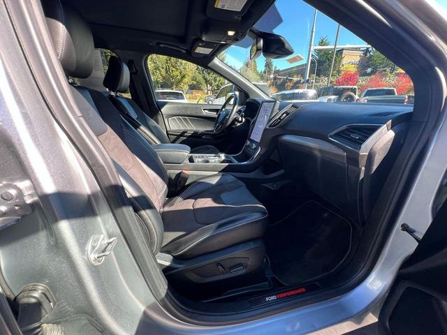 Photo of 2022 Iconic Silver Metallic Ford Edge