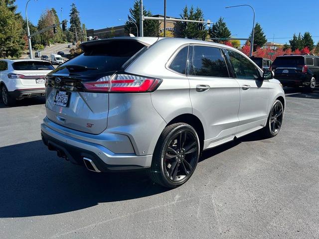 Photo of 2022 Iconic Silver Metallic Ford Edge