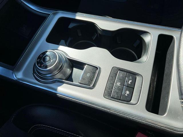 Photo of 2022 Iconic Silver Metallic Ford Edge