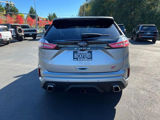 Photo of 2022 Iconic Silver Metallic Ford Edge
