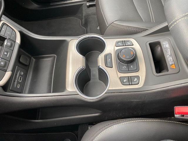 Photo of 2023 White Frost Tricoat GMC Terrain