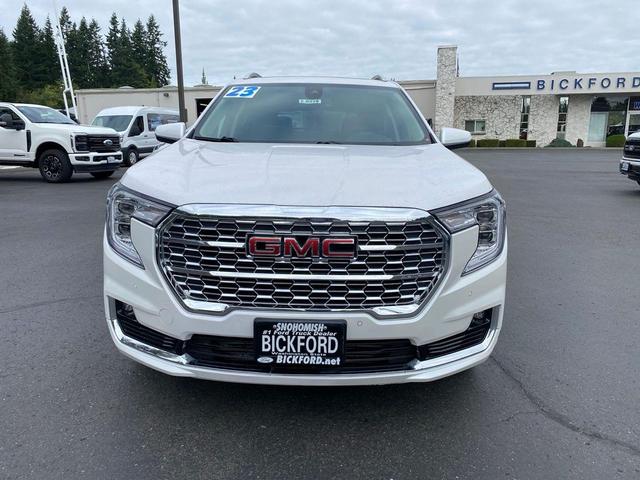 Photo of 2023 White Frost Tricoat GMC Terrain