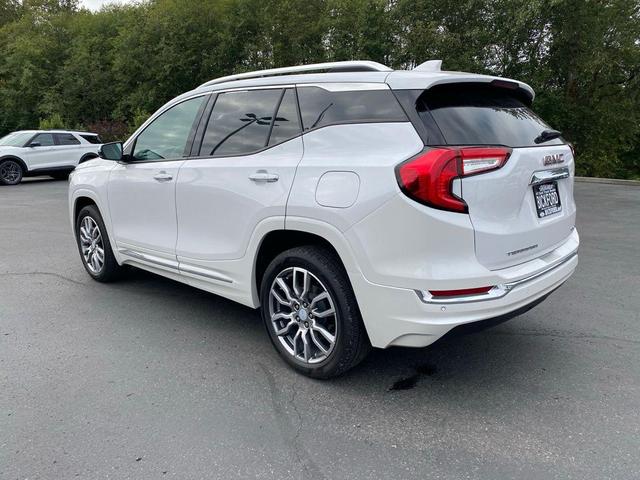 Photo of 2023 White Frost Tricoat GMC Terrain
