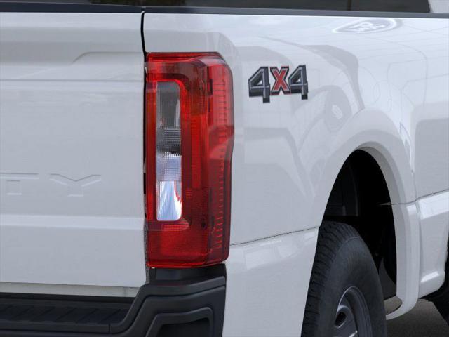 Photo of 2025 Oxford White Ford F-350