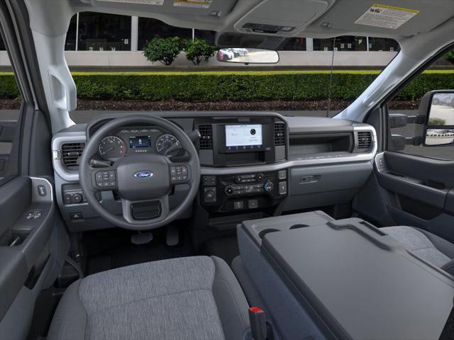 Photo of 2025 Oxford White Ford F-350