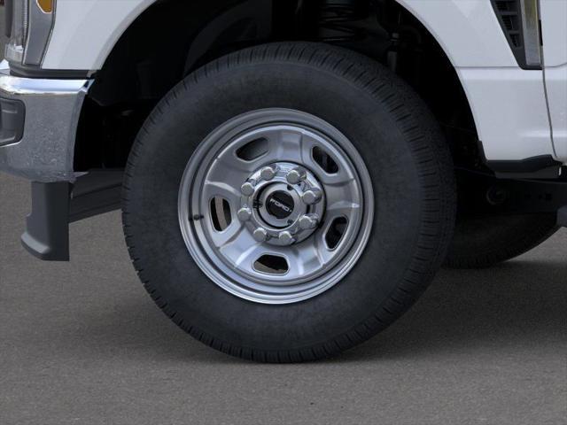 Photo of 2025 Oxford White Ford F-350