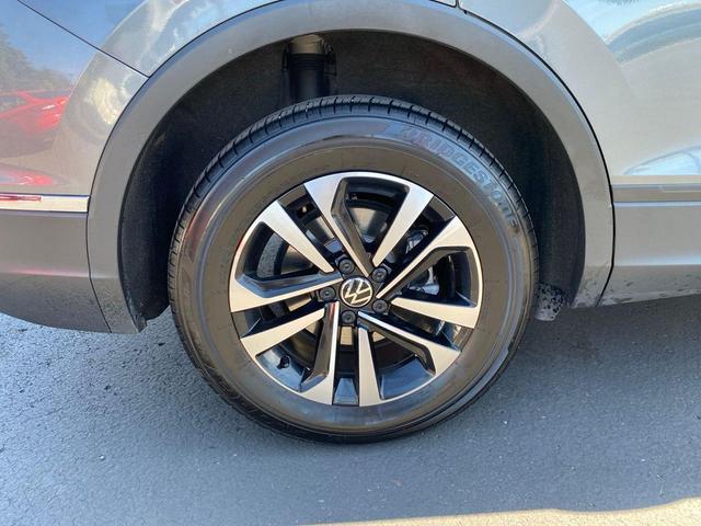 Photo of 2024 Platinum Gray Metallic Volkswagen Tiguan