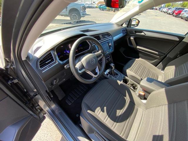 Photo of 2024 Platinum Gray Metallic Volkswagen Tiguan