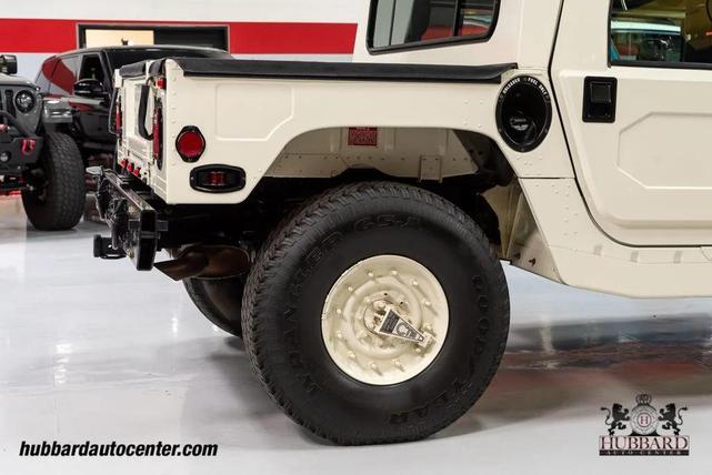 Photo of 1995 Gloss White Am General Hummer