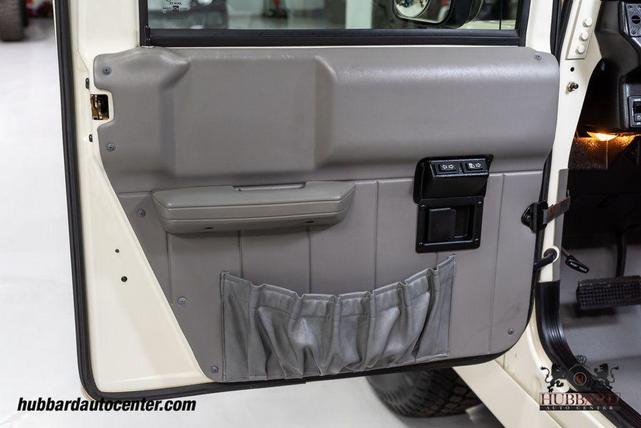 Photo of 1995 Gloss White Am General Hummer