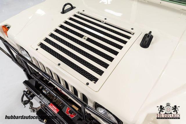 Photo of 1995 Gloss White Am General Hummer