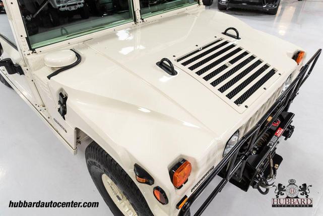 Photo of 1995 Gloss White Am General Hummer