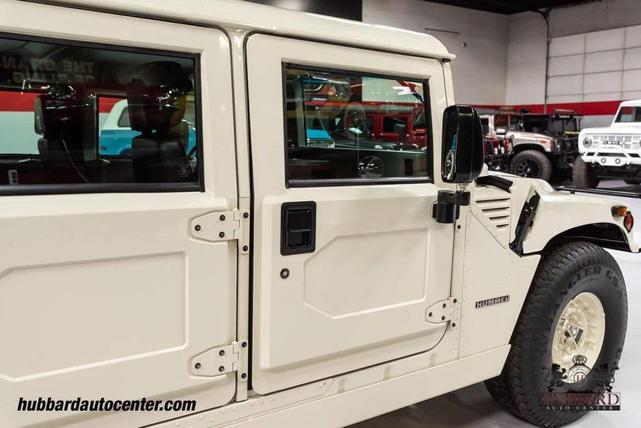 Photo of 1995 Gloss White Am General Hummer
