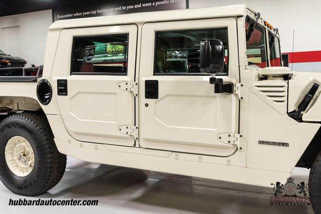 Photo of 1995 Gloss White Am General Hummer
