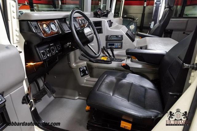 Photo of 1995 Gloss White Am General Hummer