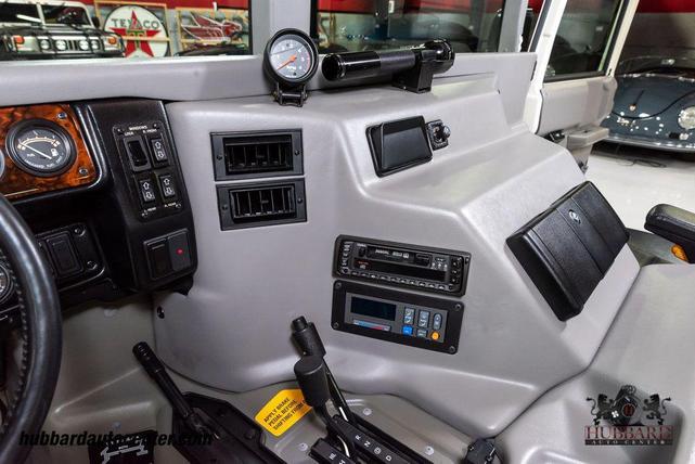 Photo of 1995 Gloss White Am General Hummer