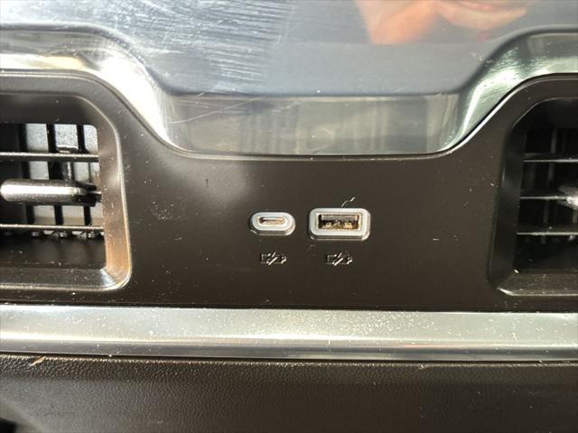 Photo of 2024 Summit White GMC Sierra 1500