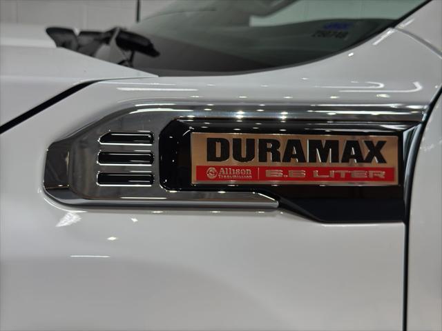 Photo of 2025 Summit White GMC Sierra 2500