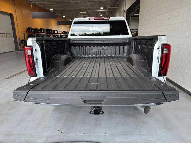 Photo of 2025 Summit White GMC Sierra 2500