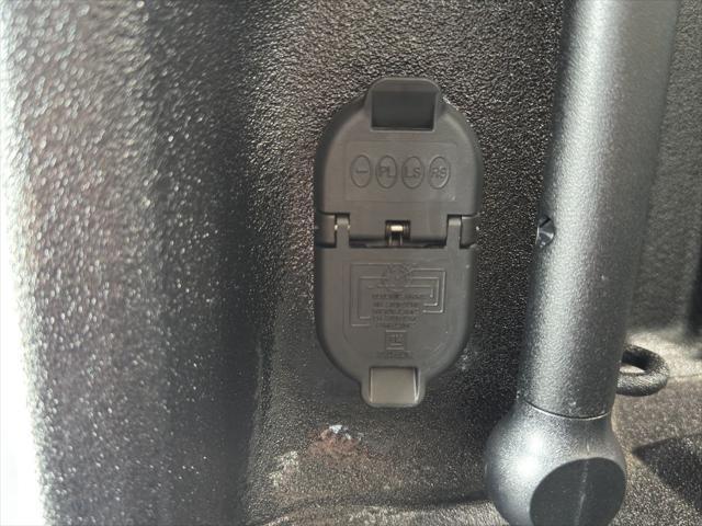 Photo of 2025 Summit White GMC Sierra 2500