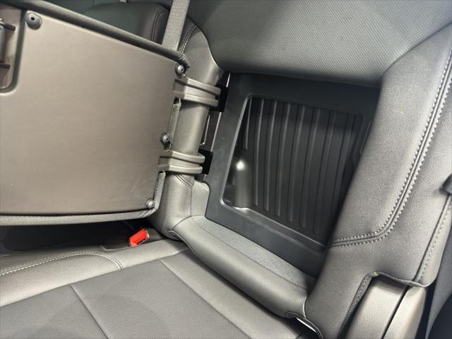 Photo of 2025 Summit White GMC Sierra 2500