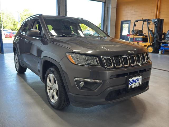 Photo of 2019 Granite Crystal Metallic Clearcoat Jeep Compass