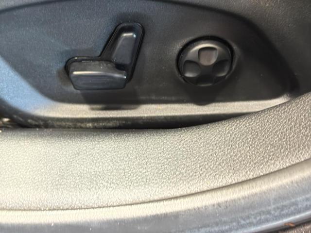 Photo of 2019 Granite Crystal Metallic Clearcoat Jeep Compass
