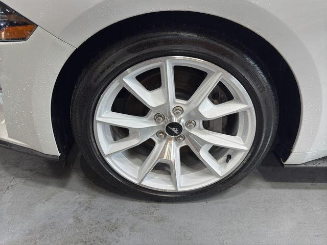 Photo of 2022 Oxford White Ford Mustang