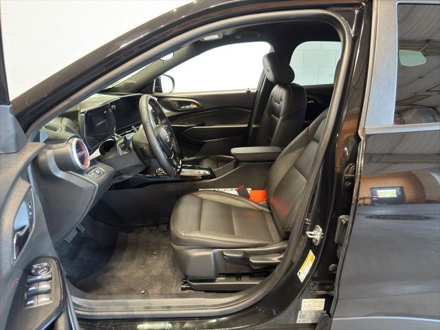 Photo of 2024 Mosaic Black Metallic Chevrolet Trax