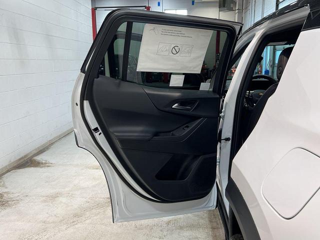 Photo of 2026 Summit White Chevrolet Equinox