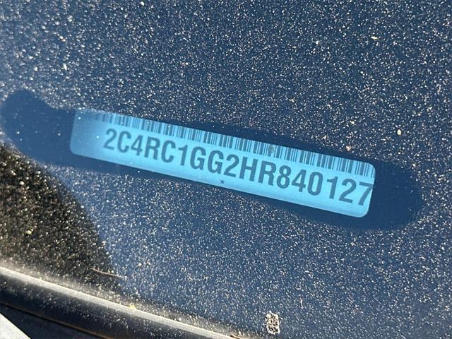 Photo of 2017 Brilliant Black Crystal Pearlcoat Chrysler Pacifica