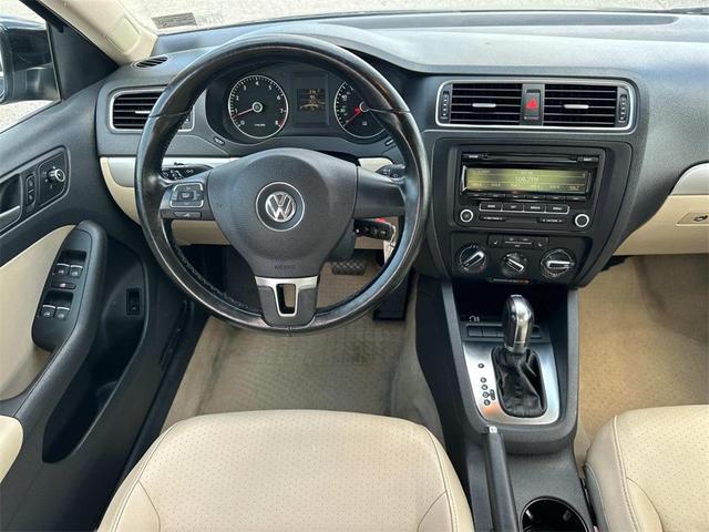 Photo of 2013 Black Uni Volkswagen Jetta
