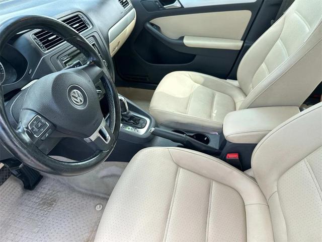 Photo of 2013 Black Uni Volkswagen Jetta