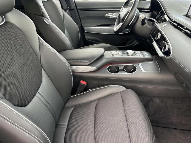 Photo of 2025 Vik Black Genesis GV70