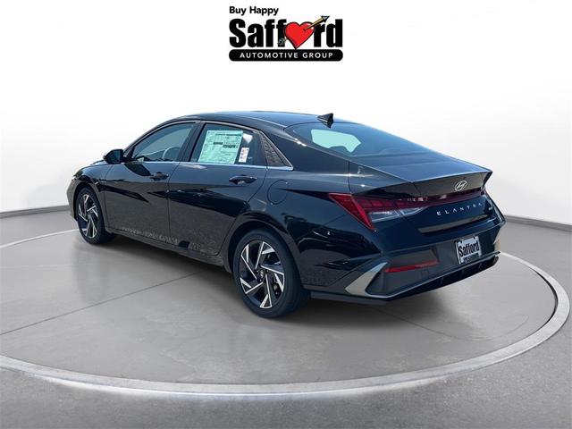 Photo of 2025 Abyss Black Hyundai ELANTRA