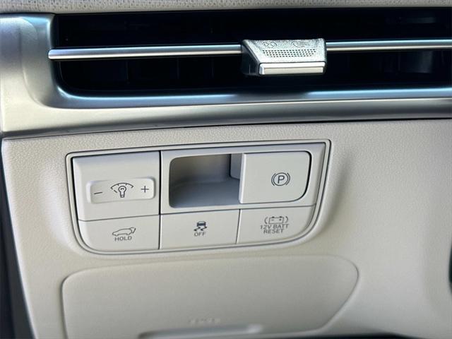 Photo of 2025 Amazon Gray Hyundai TUCSON Hybrid