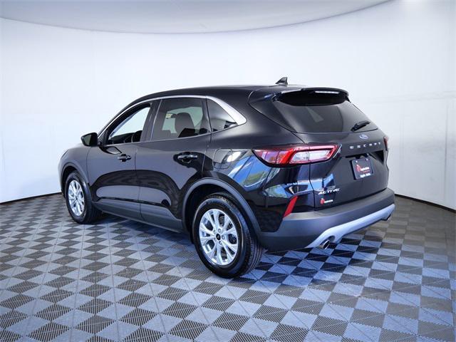 Photo of 2024 Black Metallic Ford Escape