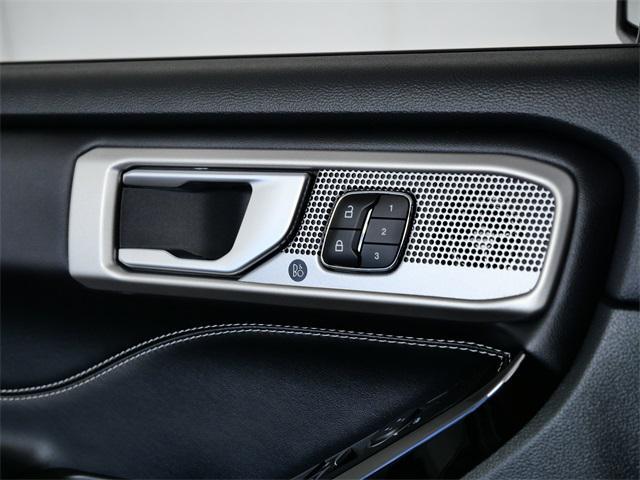 Photo of 2023 White Ford Explorer