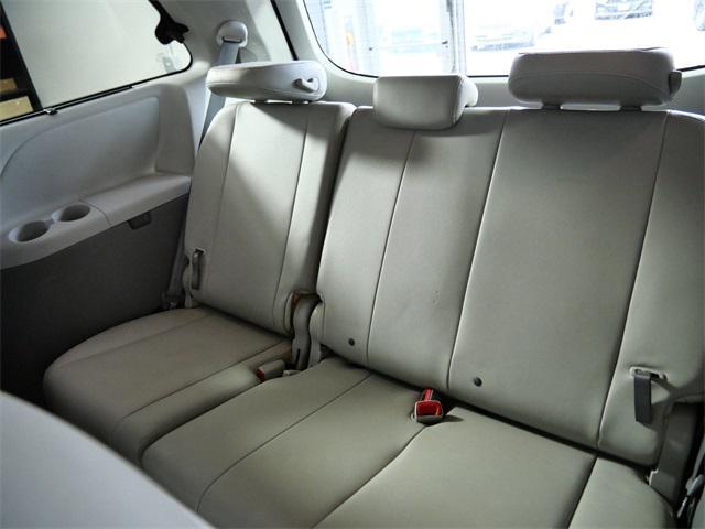 Photo of 2013 Silver Sky Metallic Toyota Sienna