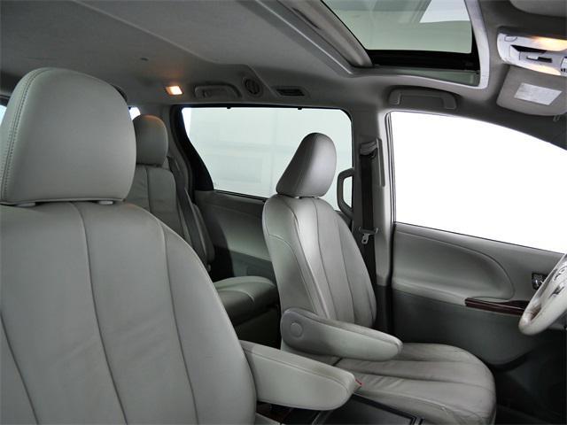 Photo of 2013 Silver Sky Metallic Toyota Sienna