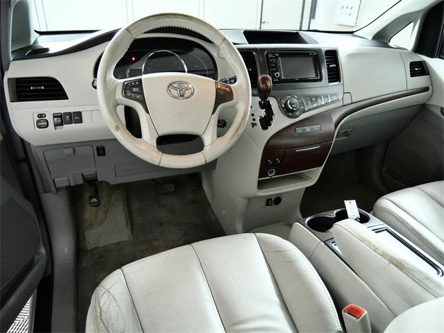Photo of 2013 Silver Sky Metallic Toyota Sienna