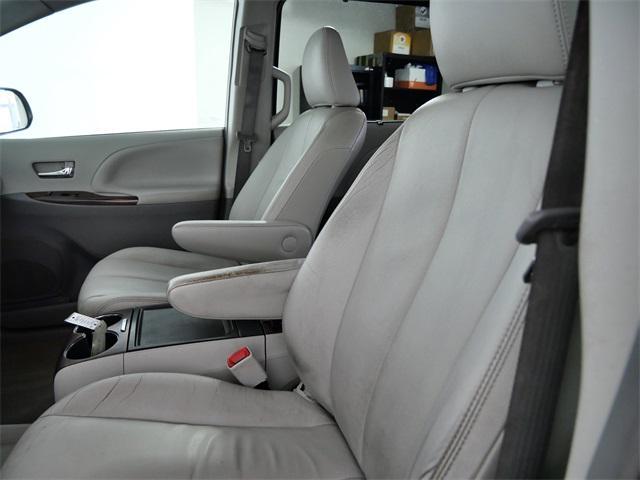 Photo of 2013 Silver Sky Metallic Toyota Sienna