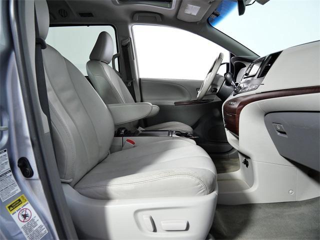 Photo of 2013 Silver Sky Metallic Toyota Sienna