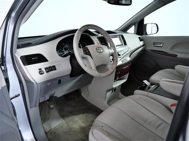 Photo of 2013 Silver Sky Metallic Toyota Sienna
