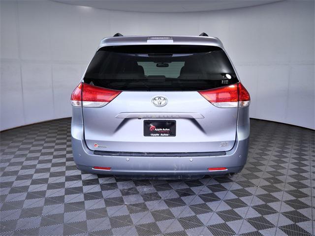 Photo of 2013 Silver Sky Metallic Toyota Sienna